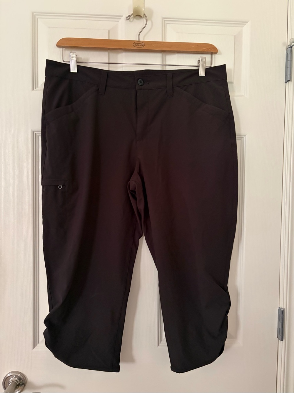 Eddie Bauer Black Woman’s Performance Capris